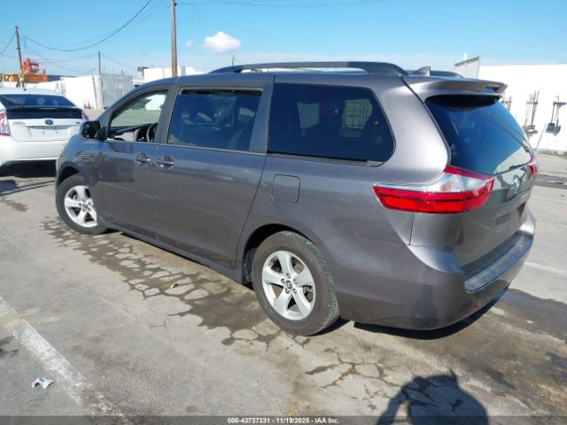 2019 TOYOTA SIENNA 5TDKZ3DC9KS998699 Photo 2