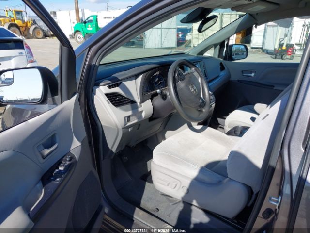 2019 TOYOTA SIENNA 5TDKZ3DC9KS998699 Photo 4