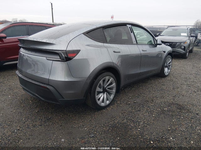 2026 TESLA MODEL Y 7SAYGDEE2TA499755 Photo 3