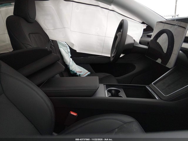 2026 TESLA MODEL Y 7SAYGDEE2TA499755 Photo 4