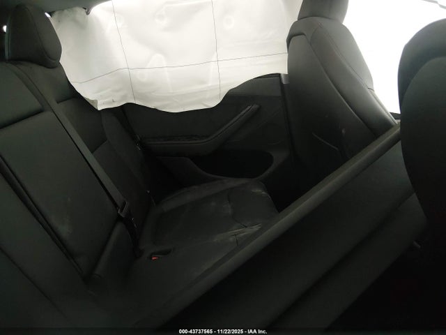 2026 TESLA MODEL Y 7SAYGDEE2TA499755 Photo 7