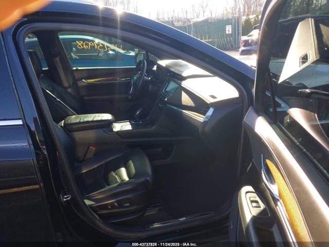 2017 CADILLAC XT5 1GYKNFRS6HZ175565 Photo 4
