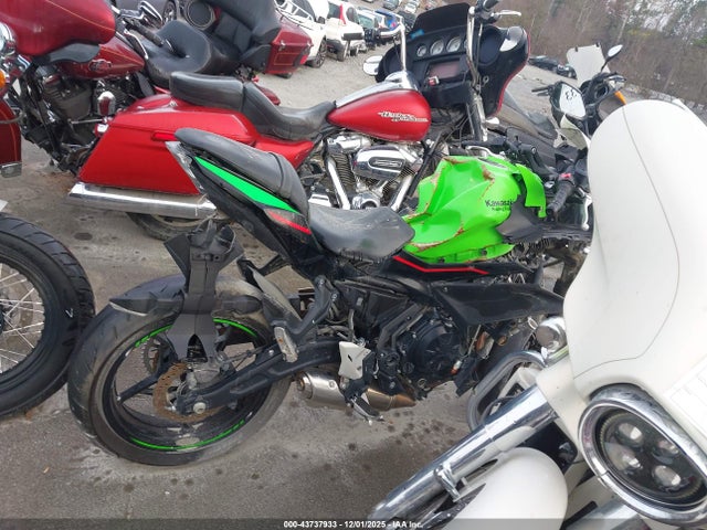 43737933 :رقم المزاد ، ML5EXEN16NDA75251 vin ، 2022 Kawasaki Ex650 N مزاد بيع