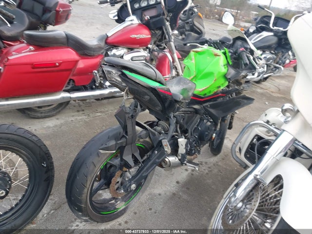 43737933 :رقم المزاد ، ML5EXEN16NDA75251 vin ، 2022 Kawasaki Ex650 N مزاد بيع