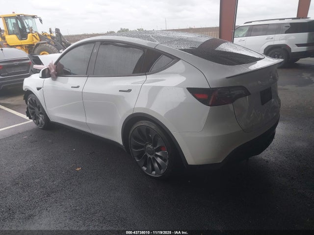 2024 TESLA MODEL Y 7SAYGDEF6RF107770 Photo 2