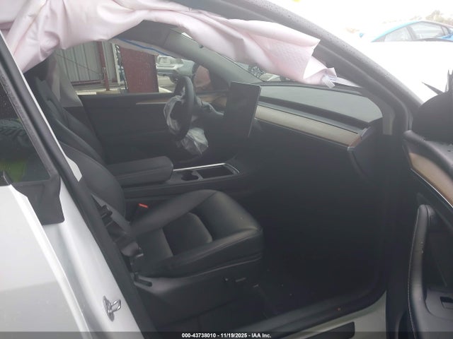 2024 TESLA MODEL Y 7SAYGDEF6RF107770 Photo 4