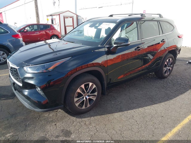 5TDGZRBHXNS588649 Toyota Highlander Xle