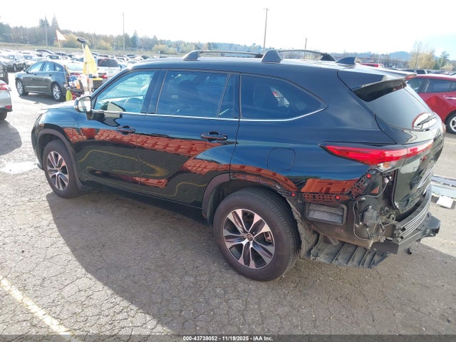 5TDGZRBHXNS588649 Toyota Highlander Xle