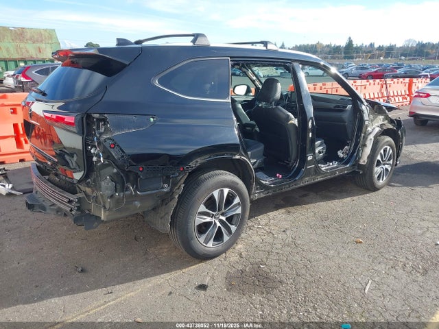 5TDGZRBHXNS588649 Toyota Highlander Xle