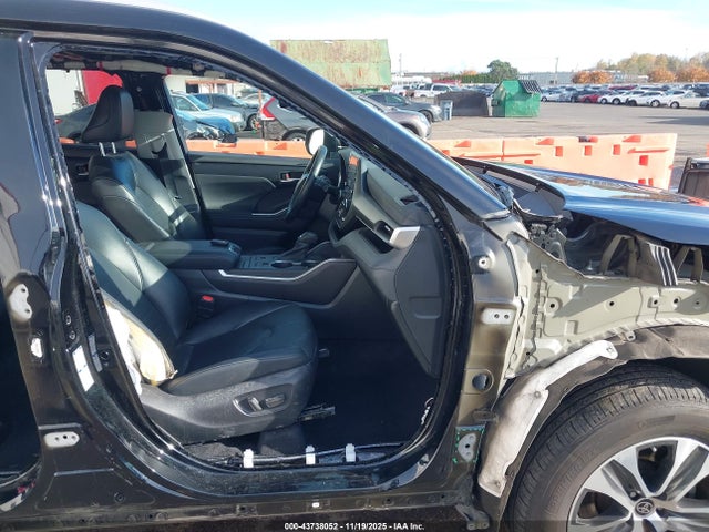 5TDGZRBHXNS588649 Toyota Highlander Xle