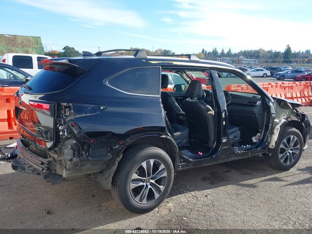 5TDGZRBHXNS588649 Toyota Highlander Xle