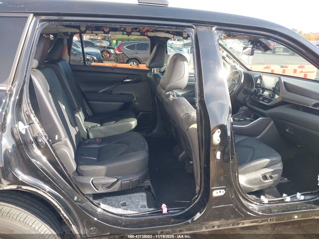 5TDGZRBHXNS588649 Toyota Highlander Xle