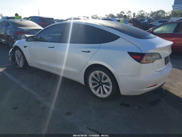 2022 TESLA MODEL 3 5YJ3E1EB9NF137185 Photo 2