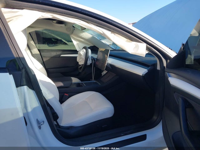 2022 TESLA MODEL 3 5YJ3E1EB9NF137185 Photo 4