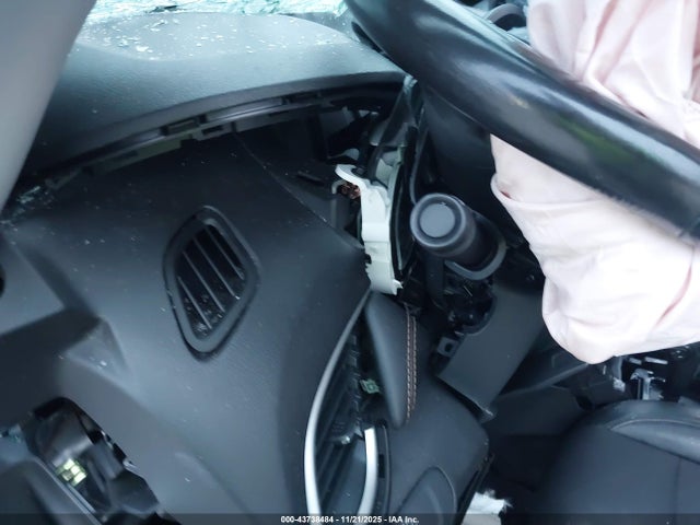 KL7CJPSBXKB751693 Chevrolet Trax Lt