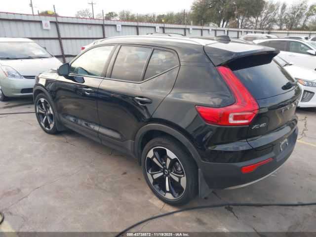 2021 VOLVO XC40 YV4162UKXM2455746 Photo 2