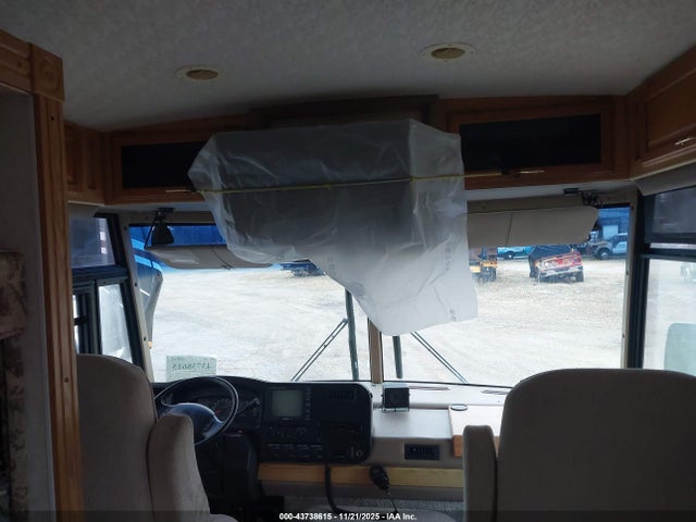 43738615 :رقم المزاد ، 1FCNF53S810A06449 vin ، 2001 Ford F550 Super Duty Stripped Chass مزاد بيع