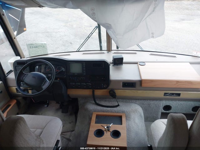 43738615 :رقم المزاد ، 1FCNF53S810A06449 vin ، 2001 Ford F550 Super Duty Stripped Chass مزاد بيع