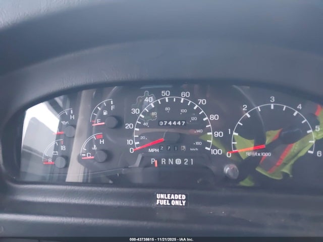 43738615 :رقم المزاد ، 1FCNF53S810A06449 vin ، 2001 Ford F550 Super Duty Stripped Chass مزاد بيع