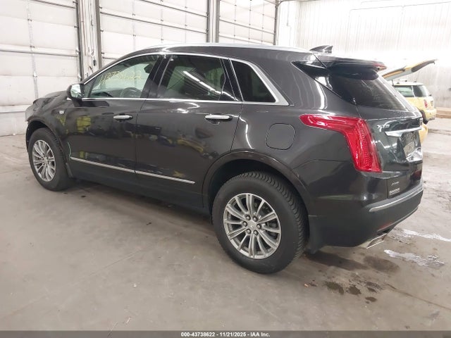 2017 CADILLAC XT5 1GYKNDRS2HZ262870 Photo 2