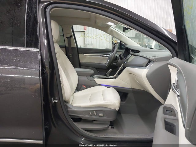 2017 CADILLAC XT5 1GYKNDRS2HZ262870 Photo 4