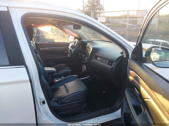 43738640 :رقم المزاد ، JA4AZ3A33LZ020239 vin ، 2020 Mitsubishi Outlander Sel 2.4 S-awc مزاد بيع