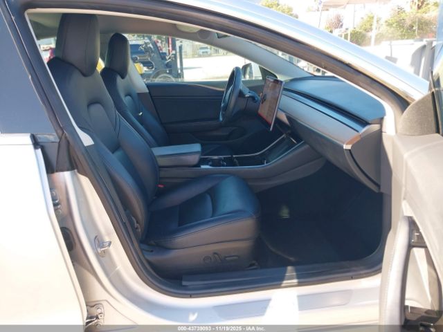 2018 TESLA MODEL 3 5YJ3E1EA5JF061059 Photo 4