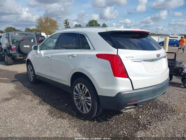 2018 CADILLAC XT5 1GYKNERS0JZ178235 Photo 2