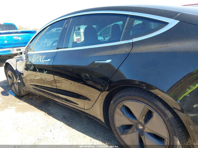 5YJ3E1EA1KF324035 Tesla MODEL 3