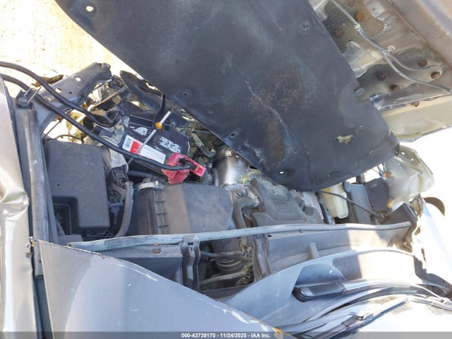 2T3ZFREV3GW276712 Toyota RAV4 LE