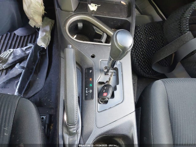2T3ZFREV3GW276712 Toyota RAV4 LE