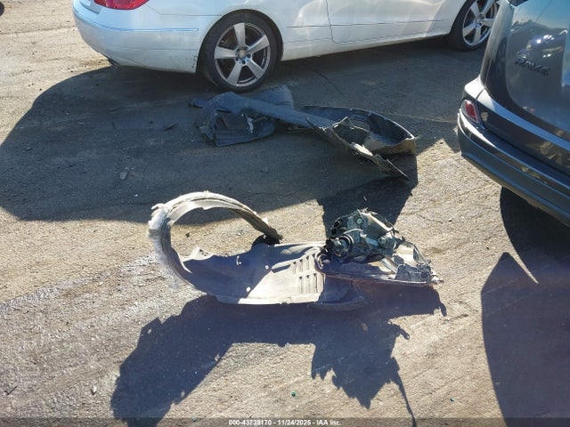 2T3ZFREV3GW276712 Toyota RAV4 LE