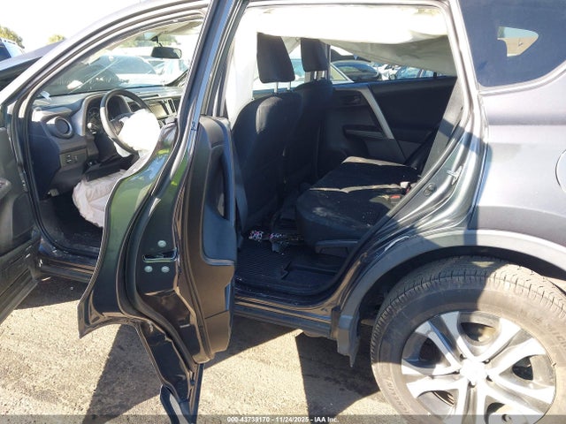 2T3ZFREV3GW276712 Toyota RAV4 LE