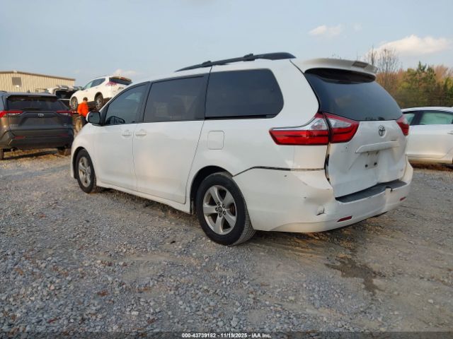 2018 TOYOTA SIENNA 5TDKZ3DC6JS939298 Photo 2