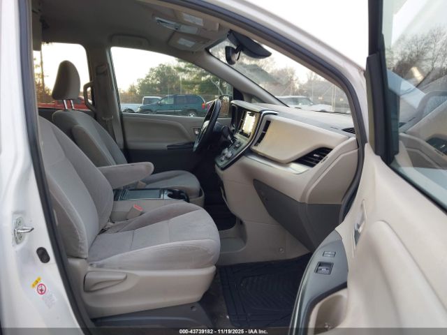 2018 TOYOTA SIENNA 5TDKZ3DC6JS939298 Photo 4