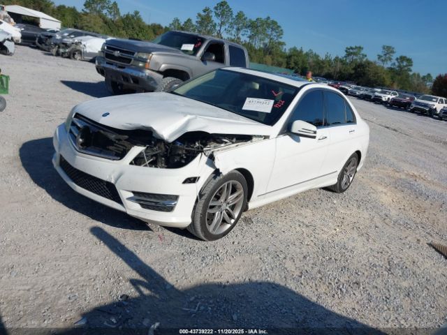 2014 MERCEDES-BENZ C 250 WDDGF4HB2ER303168 Photo 1