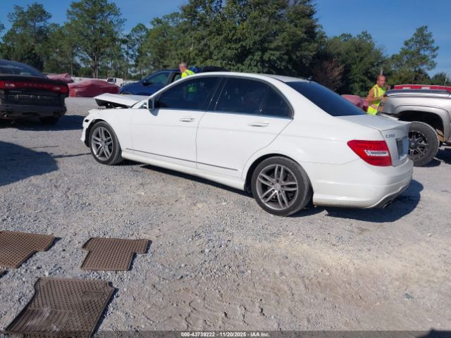 2014 MERCEDES-BENZ C 250 WDDGF4HB2ER303168 Photo 2