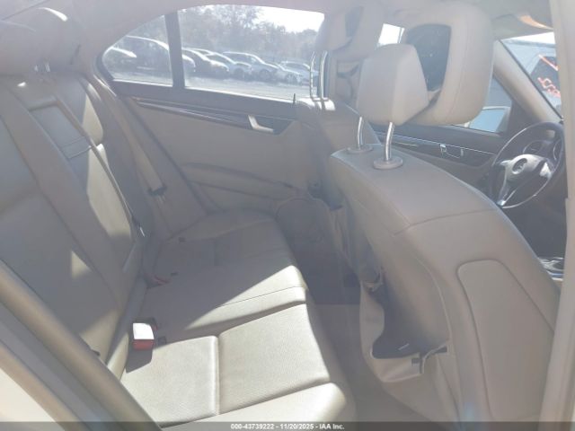 2014 MERCEDES-BENZ C 250 WDDGF4HB2ER303168 Photo 7
