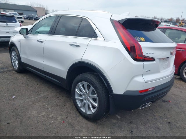 2022 CADILLAC XT4 1GYFZBR43NF124750 Photo 2