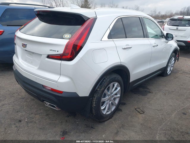 2022 CADILLAC XT4 1GYFZBR43NF124750 Photo 3