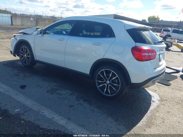 2017 MERCEDES-BENZ GLA 250 WDCTG4GB8HJ361029 Photo 2