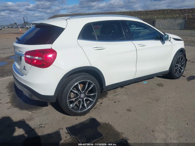 2017 MERCEDES-BENZ GLA 250 WDCTG4GB8HJ361029 Photo 3