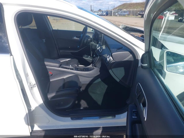 2017 MERCEDES-BENZ GLA 250 WDCTG4GB8HJ361029 Photo 4