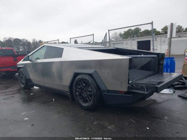 2024 TESLA CYBERTRUCK 7G2CEHEEXRA029290 Photo 2