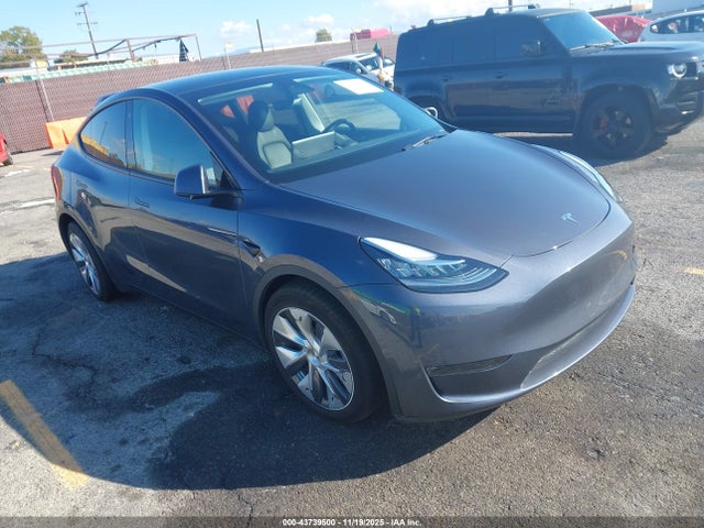 2023 TESLA MODEL Y 7SAYGDEE8PA118447 Photo 0