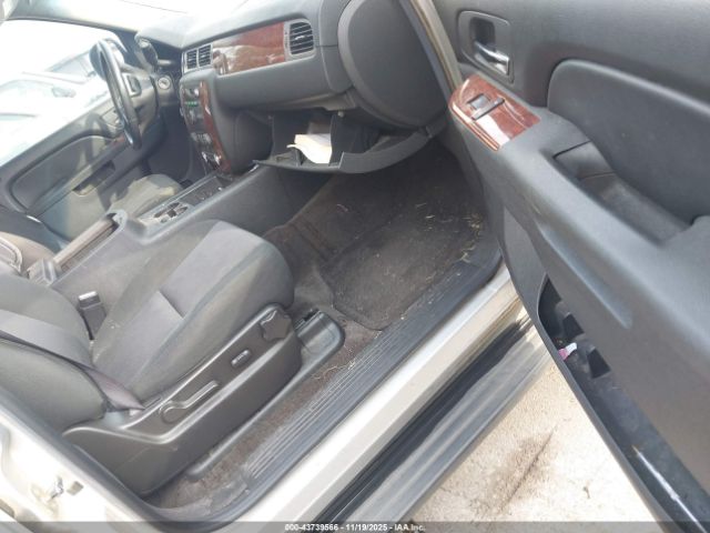 2011 CHEVROLET TAHOE 1GNSCAE02BR239781 Photo 4