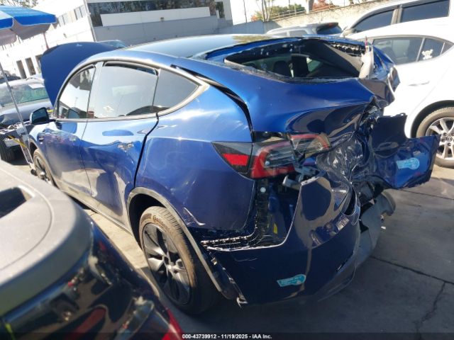 2025 TESLA MODEL Y 7SAYGDEE1SF284997 Photo 2