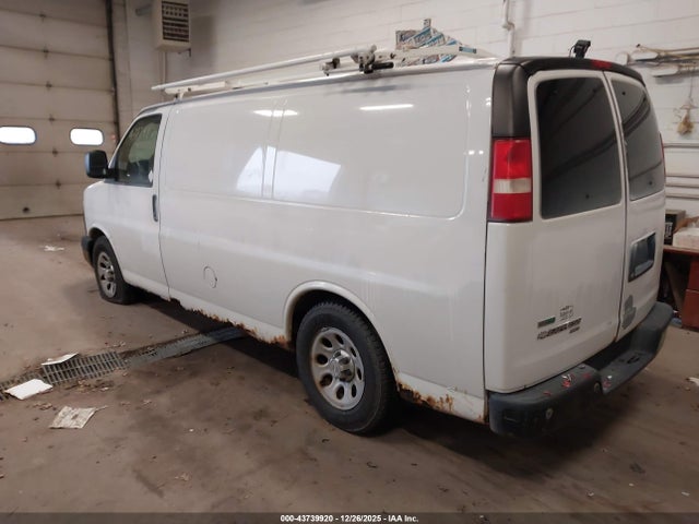2010 CHEVROLET EXPRESS 1500 1GCUHAD42A1133996 Photo 2