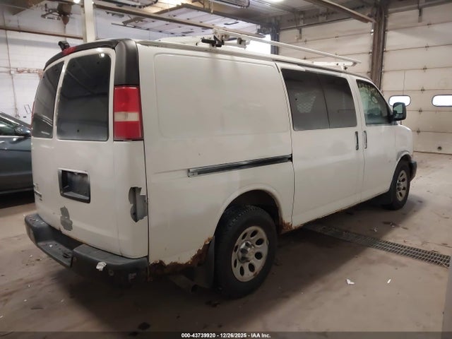 2010 CHEVROLET EXPRESS 1500 1GCUHAD42A1133996 Photo 3
