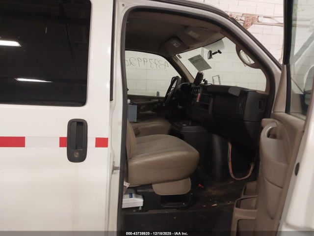 2010 CHEVROLET EXPRESS 1500 1GCUHAD42A1133996 Photo 4
